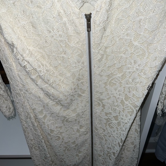 🤍🤍DVF🤍🤍PRISTINE cream lace Zarita classic mini dress. Size 12 worn once! - Picture 7 of 9